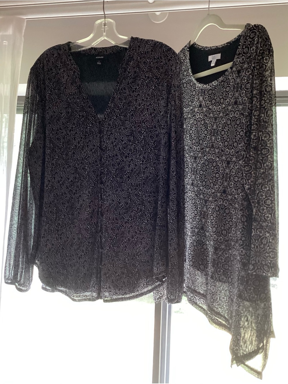 Lot two Black and White Blouses - Picture 1 of 16
